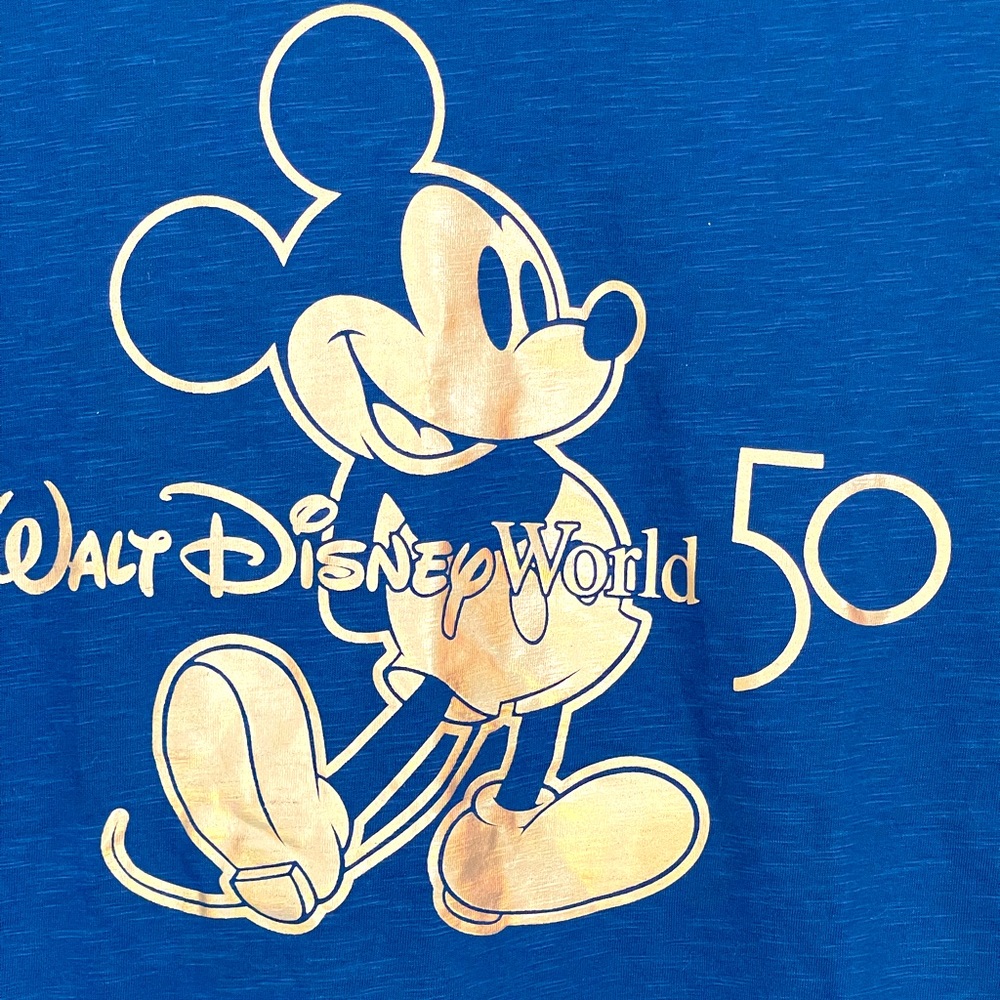 NWT DISNEY MEDIUM TEE LIMITED EDITION